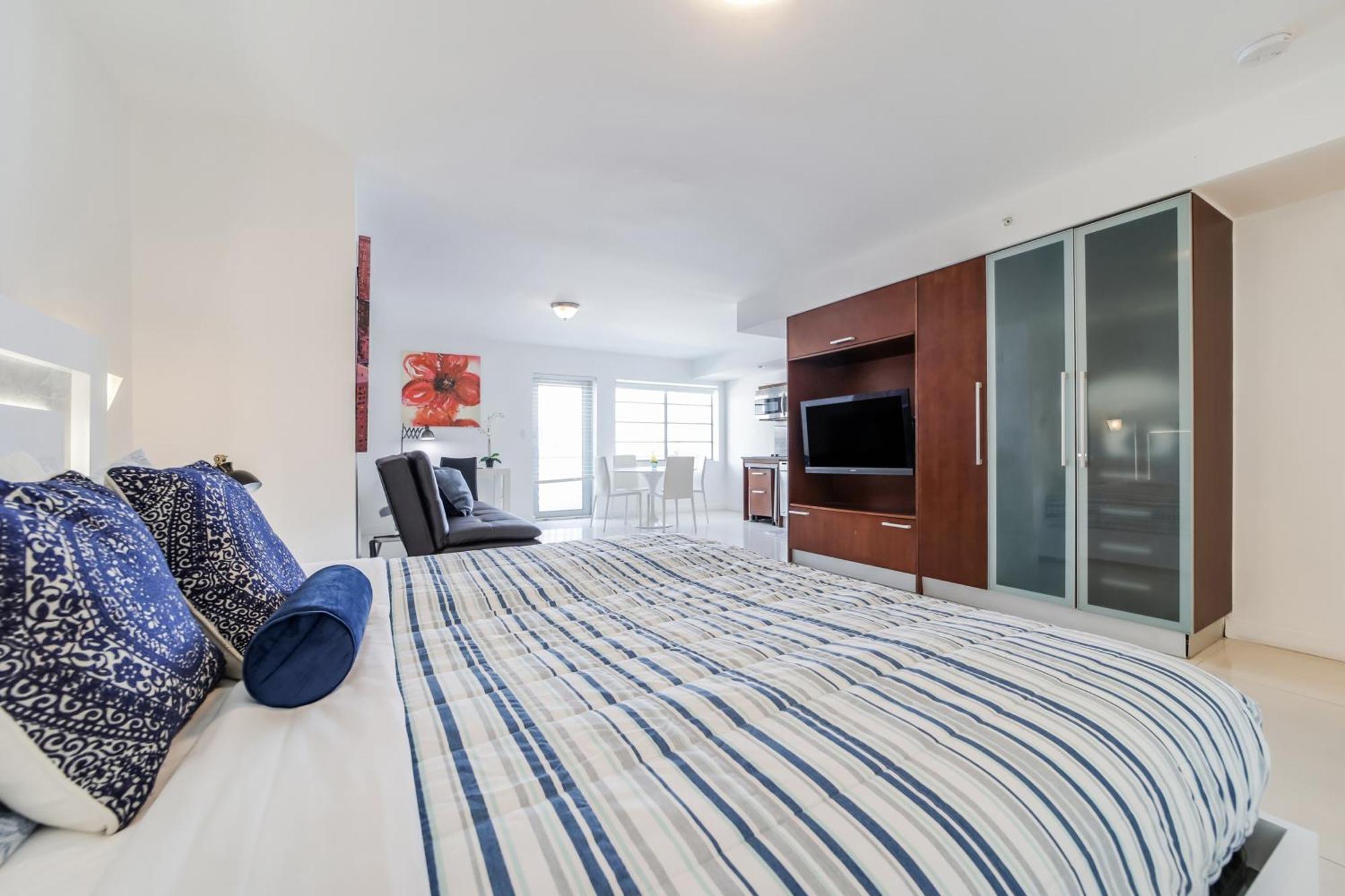 Strand Ocean Drive Suites — Photos 2