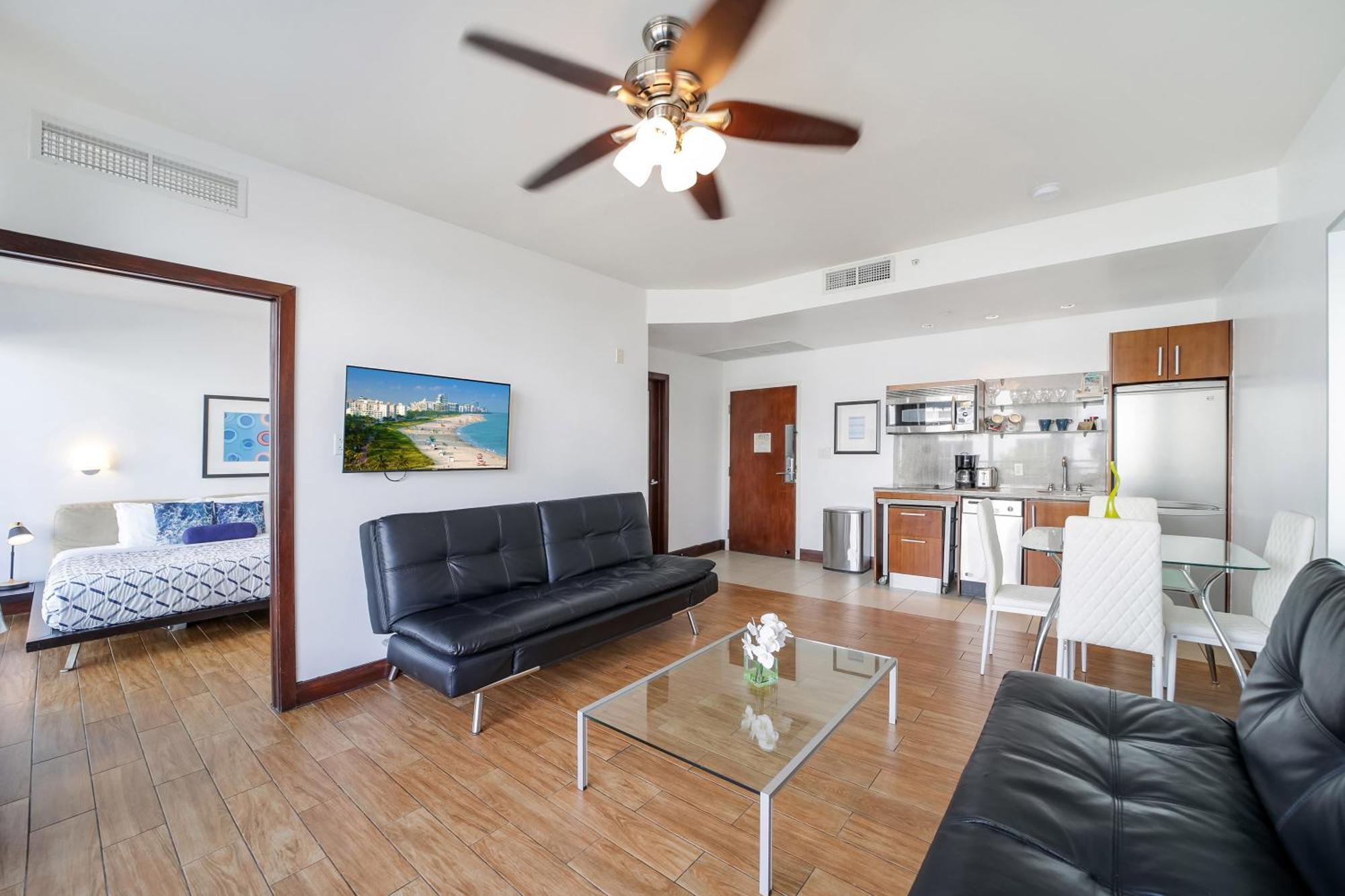 Strand Ocean Drive Suites — Photos 1